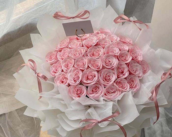 buket mawar pin